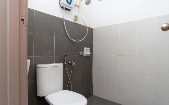 SPOT ON 89757 The Rooms JB