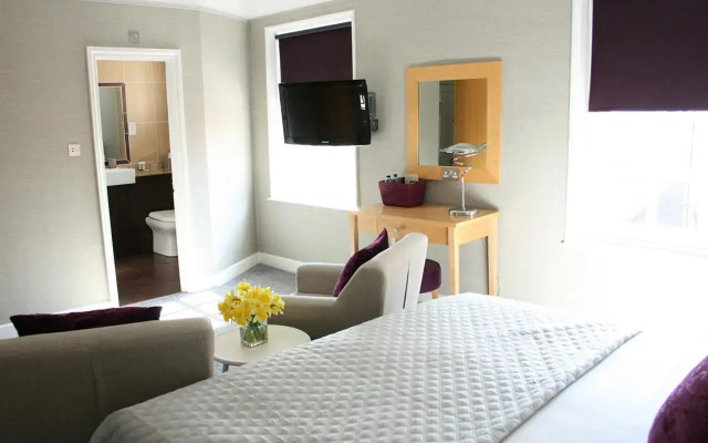 The Warwick Arms Hotel