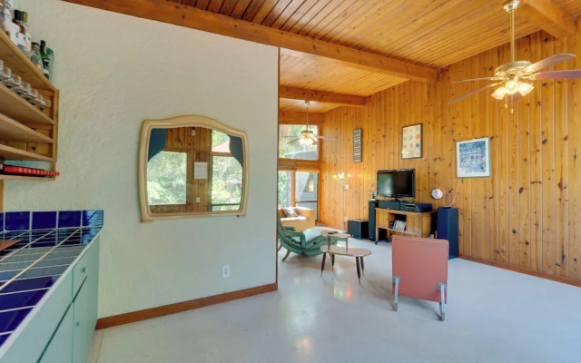 2 Mi to Riverwalk: Palmetto Gem w/ Fire Pit & BBQ