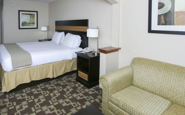 Holiday Inn Express SHELBY @ HWY 74