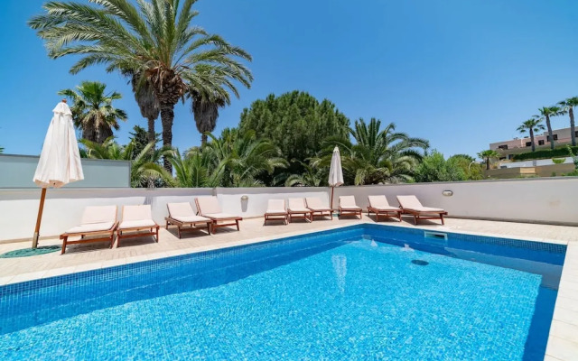 Villa Gardenia - 5 Bedroom Holiday Villa With Pool