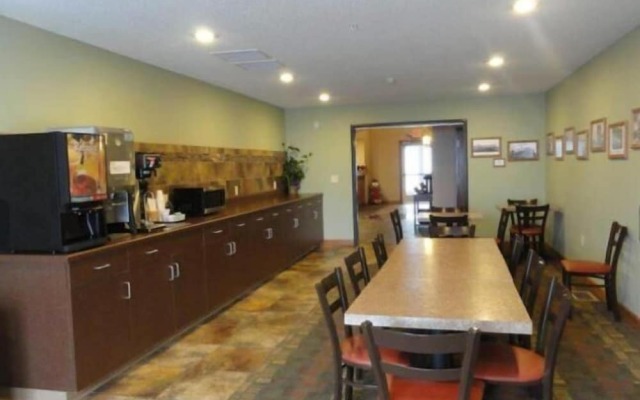 Canby Inn And Suites