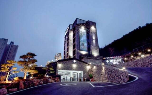 Brown Dot Hotel Jinhae