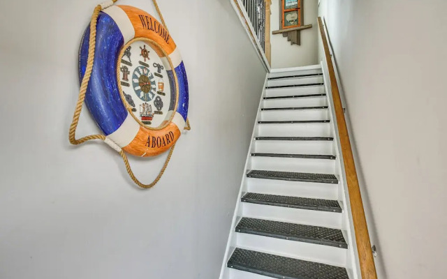 Bright Duplex Condo: Walk to Brigantine Beach!