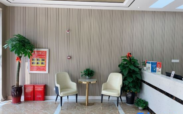 Rujia Huayi Hotel (Bozhou Municipal Government Branch)