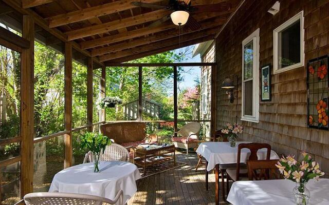 One Centre Street Inn