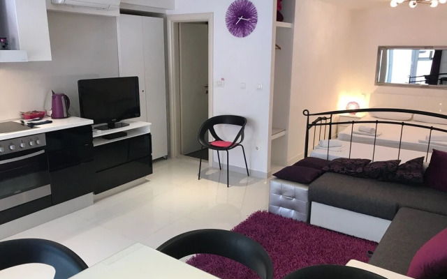 Bellus Studio Apartment