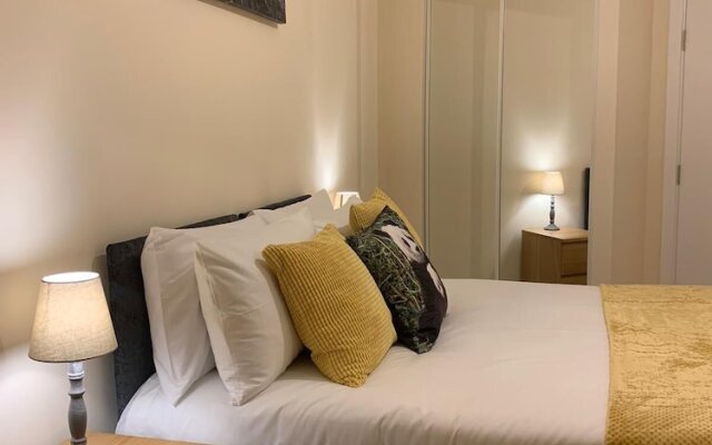 Unique & Stylish 2 Bed Apartment
