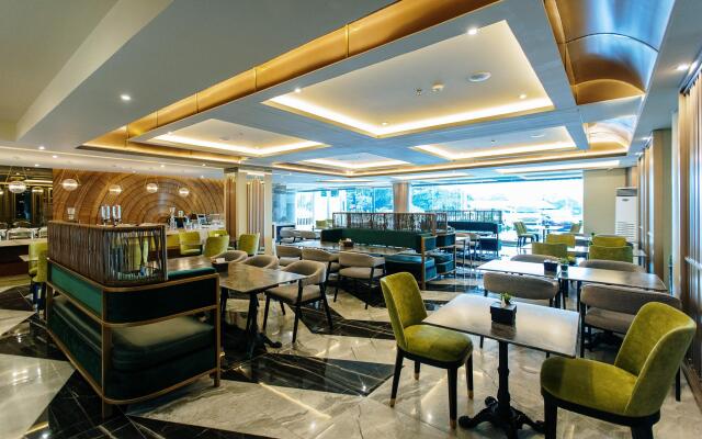 Zuri Hotel