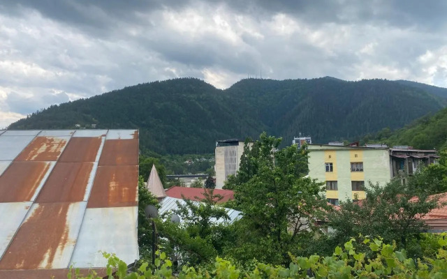 HillSide Guest House