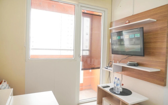 Modern And Classic 2Br At Green Pramuka City Apartment