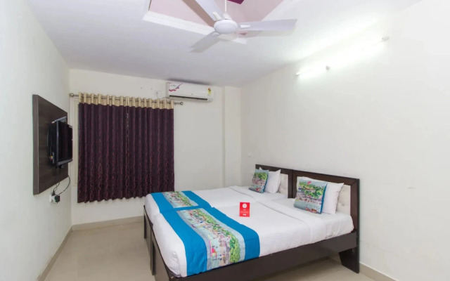 OYO 4183 Apartment Queens Court