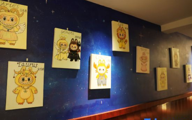 Staying at the Holiday Inn Cafe – Entertainment – Pu'er