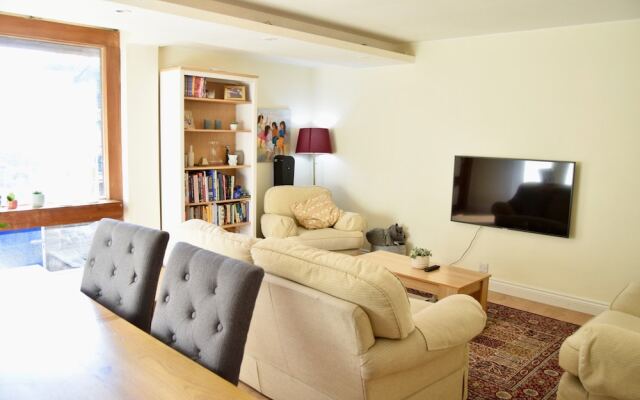 Spacious 3 Bedroom Family Home in Vauxhall