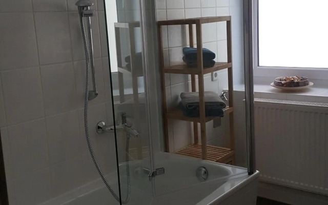 Ferienwohnung Dresden-Neustadt mit Parkplatz im Hof , Balkon ab April 2023