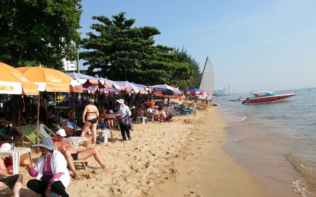 Patumnak Beach Guesthouse