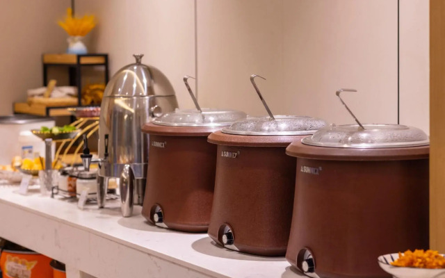 Ahao Garden Hotel (Shenzhen Dalang Shopping Mall)