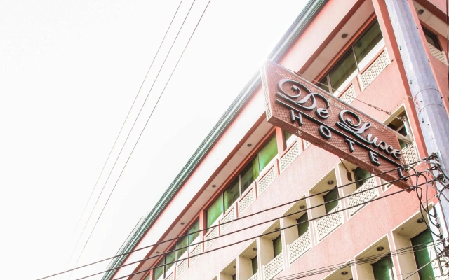 De Luxe Hotel