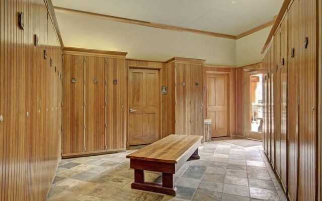 3 Bedroom Mountain Condo in River Run Village With Expansive Mountain Views and Walking Distance to Ski Slopes