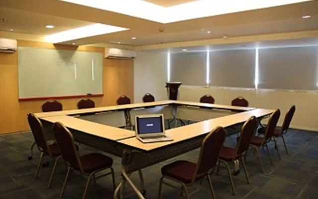 1O1 URBAN Jakarta Kelapa Gading