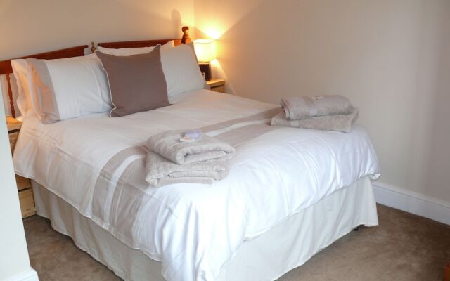 Spacious Homestay With Parking