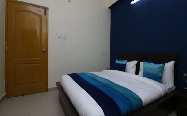 OYO 9847 Hotel Blue Empire