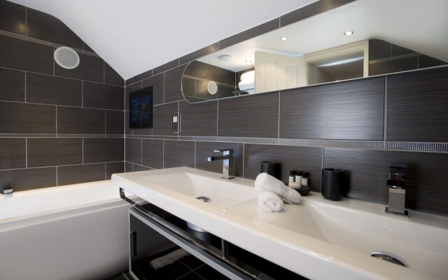 The Clarence Boutique Rooms