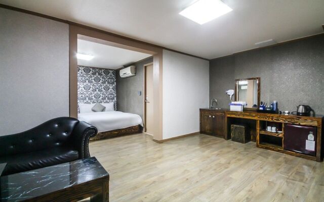 Hotel Lie