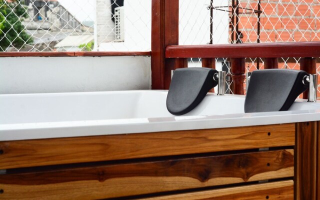 Trendy 4BR 2BA House Family Friendly