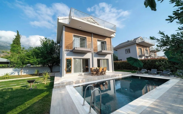 Ölüdeniz Plajına Yakın 3 Yatak Odalı Villa