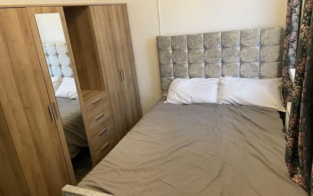 3 Bedroom House in Bradford