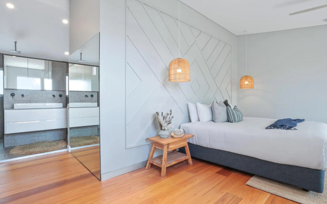 Luxe Coastal Abode, Marcus Beach