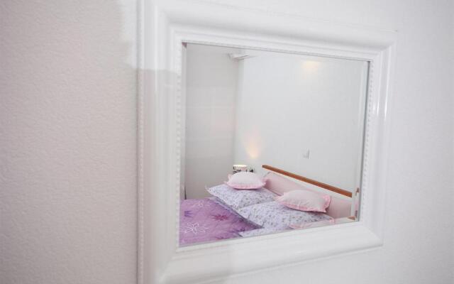 Apartment Rilka - 20m from the sea