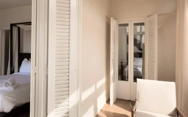 The 2bdr Crimson Crib @ The Heart Of Heliopolis