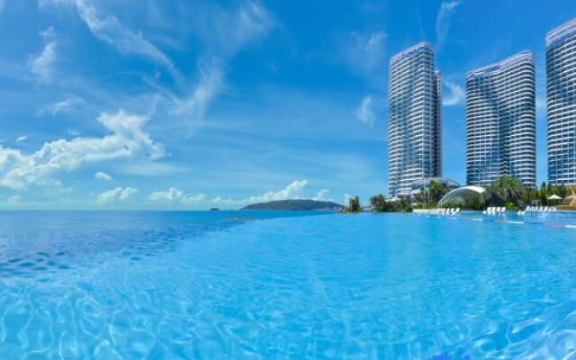 Twin Moon Bay Xianghai Hot Spring Holiday Hotel