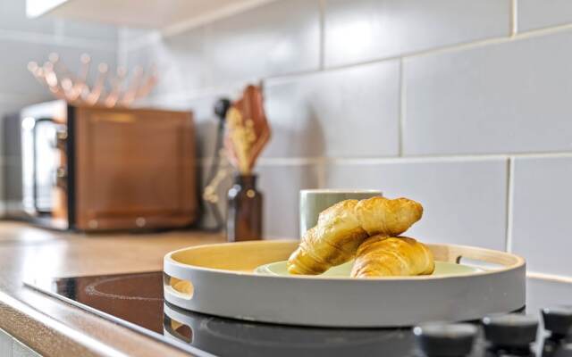 Two Bedroom Apartment by Klass Living Serviced Accommodation Motherwell - Anderson Apartment With WiFi &Parking