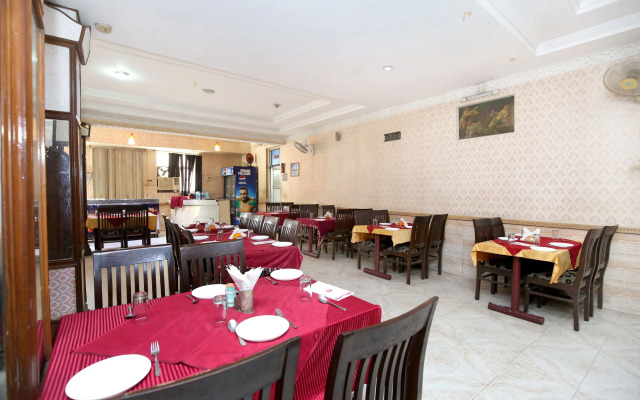 OYO 17430 Gulshah Hotel