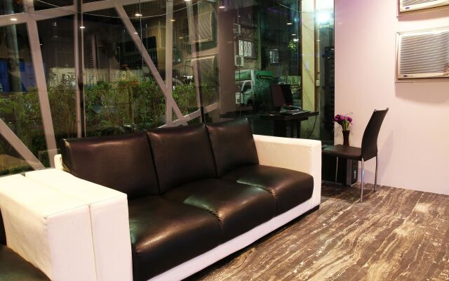 OYO Premium Merlin Homeland Mall