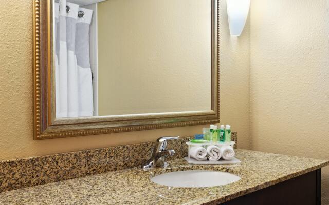 Holiday Inn Express & Suites Knoxville-North-I-75 Exit 112, an IHG Hotel