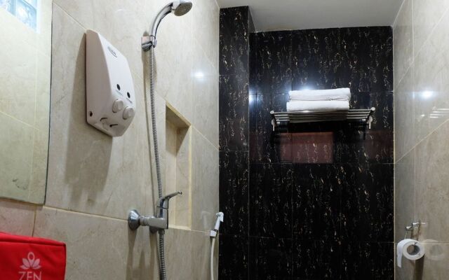 ZEN Rooms Basic D Rainbow near Royal Plaza