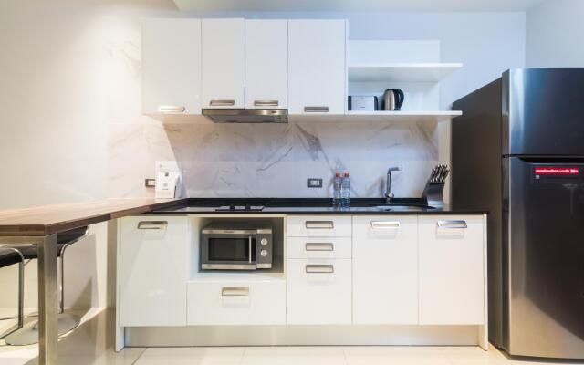 ET618 - Convenient apartment in Patong, pool  and parking