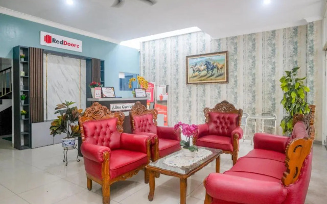 RedDoorz near Hermes Place Polonia Medan