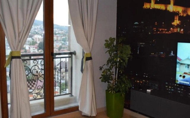 Gabriela & Marjan luxury self check-in Flatiron