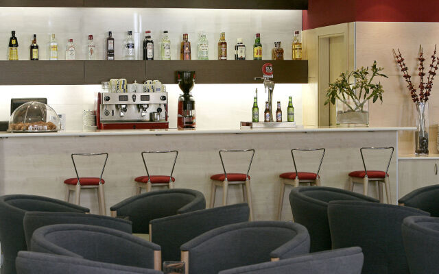 B&B Madrid Aeropuerto T1 T2 T3