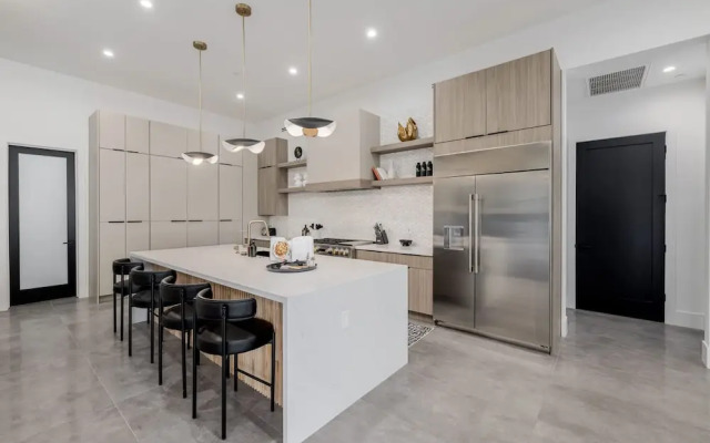 The Carlisle Experience 4 Showers Heated Pool