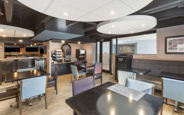 Best Western Plus Milwaukee West