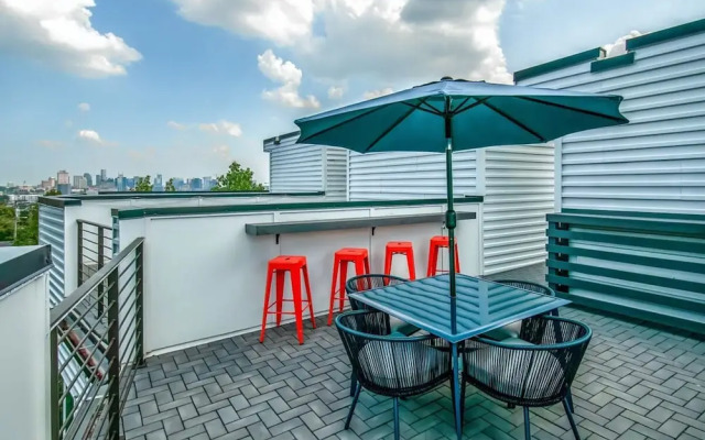 Elvis-themed 13 Beds Rooftop City Views