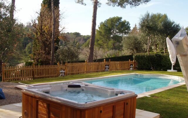 Villa Bois Dore