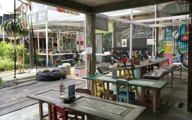 YezYezYez All Good Hostel