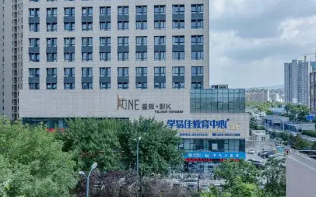 Grace Inn (Jinan Jingqi Weishi'er Harmony Square Provincial Hospital)